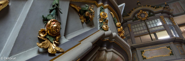 Kirche innen, Kanzel